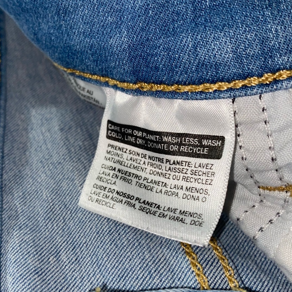 Levi’s - Picture 3 of 6